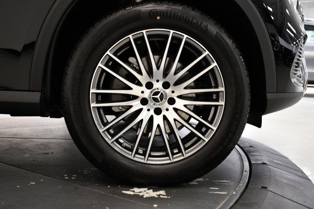 new 2026 Mercedes-Benz GLC 300 car, priced at $61,285