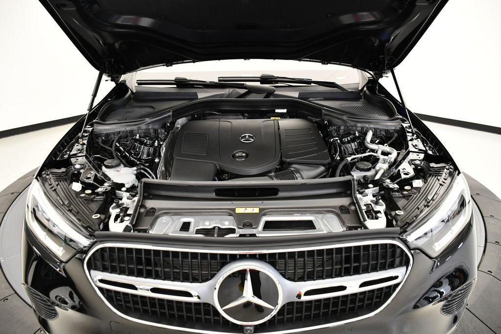 new 2025 Mercedes-Benz GLC 300 car, priced at $58,810
