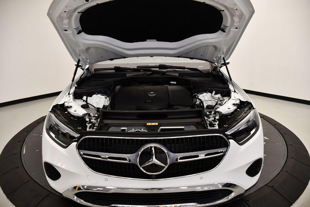 new 2025 Mercedes-Benz GLC 300 car, priced at $60,560