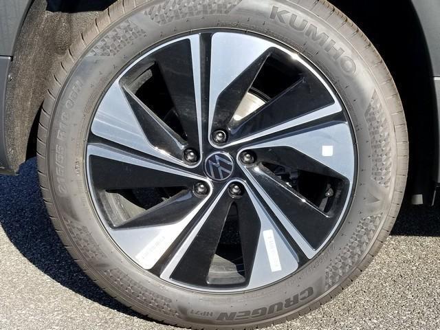 new 2025 Volkswagen Taos car, priced at $32,473