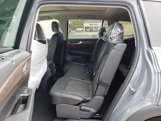 new 2025 Volkswagen Atlas car, priced at $54,577