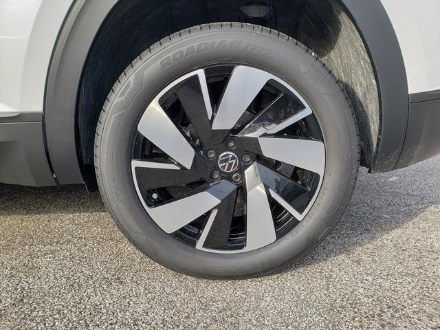 new 2026 Volkswagen Atlas Cross Sport car, priced at $46,393