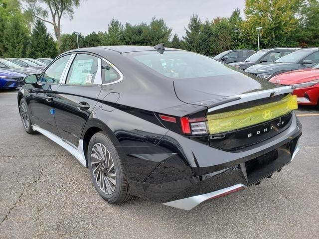 new 2025 Hyundai Sonata Hybrid car, priced at $32,028