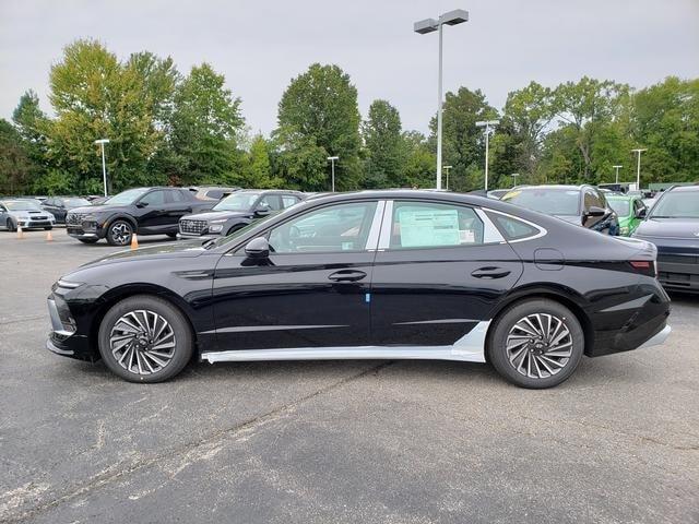 new 2025 Hyundai Sonata Hybrid car, priced at $32,028