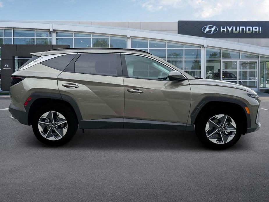 new 2025 Hyundai Tucson Hybrid car, priced at $37,126