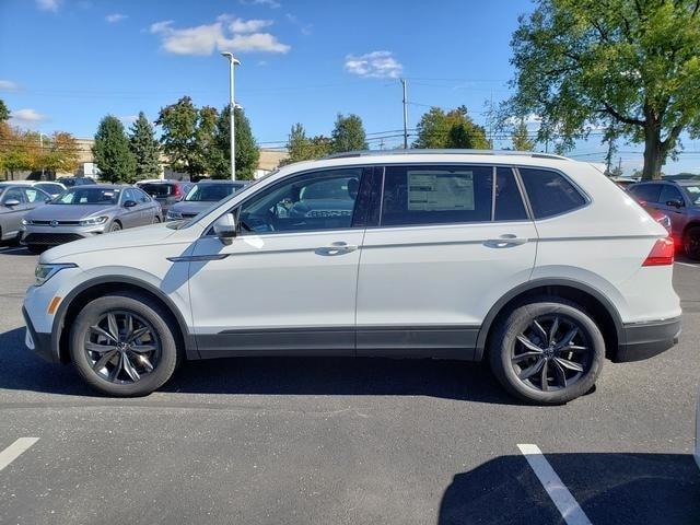 new 2024 Volkswagen Tiguan car, priced at $35,102