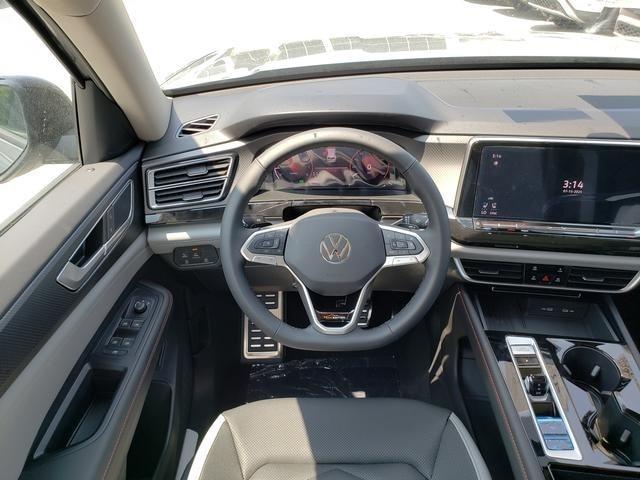 new 2025 Volkswagen Atlas car, priced at $47,745