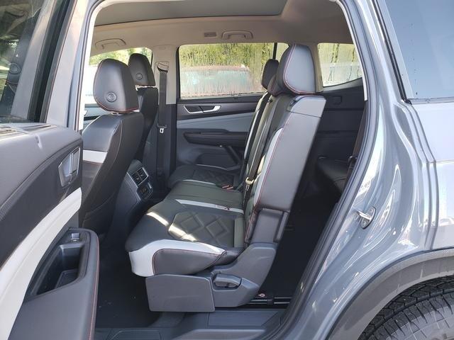 new 2025 Volkswagen Atlas car, priced at $48,680