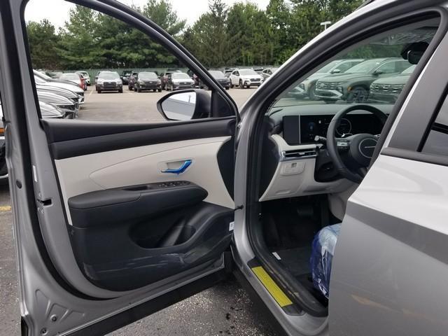 new 2025 Hyundai TUCSON Hybrid car, priced at $38,281