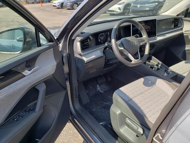 new 2025 Volkswagen Tiguan car, priced at $32,715