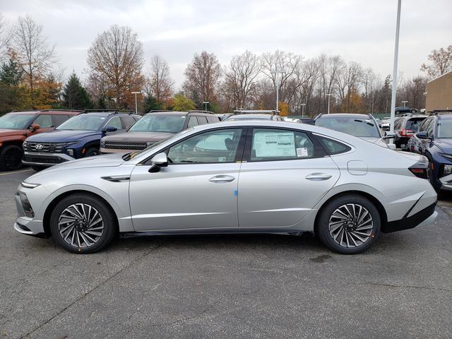 new 2025 Hyundai Sonata Hybrid car, priced at $32,020