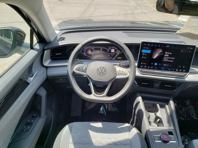 new 2025 Volkswagen Tiguan car, priced at $32,051