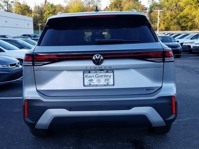 new 2025 Volkswagen Tiguan car, priced at $33,697