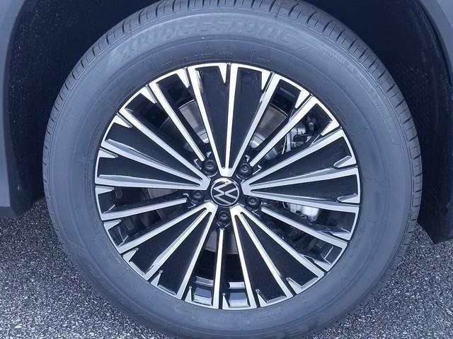 new 2025 Volkswagen Tiguan car, priced at $33,697