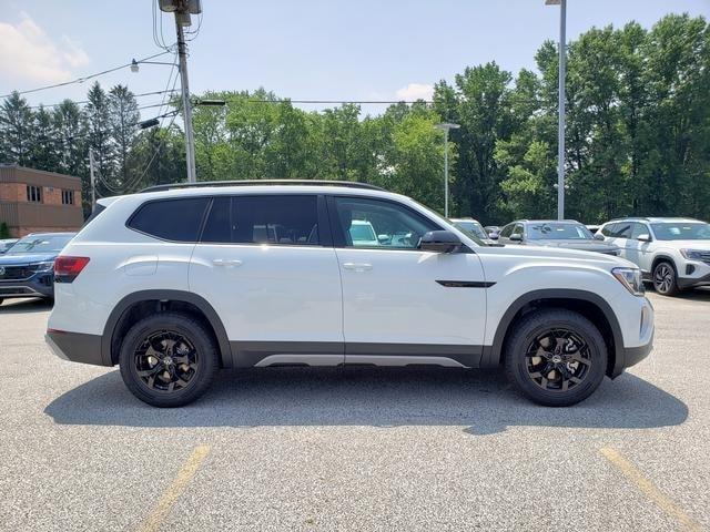 new 2025 Volkswagen Atlas car, priced at $47,308