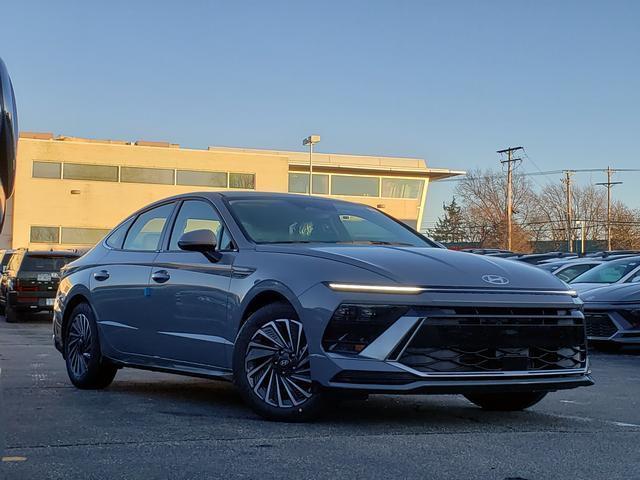 new 2025 Hyundai Sonata Hybrid car, priced at $32,042