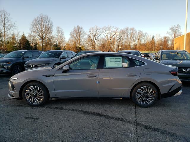 new 2025 Hyundai Sonata Hybrid car, priced at $32,042