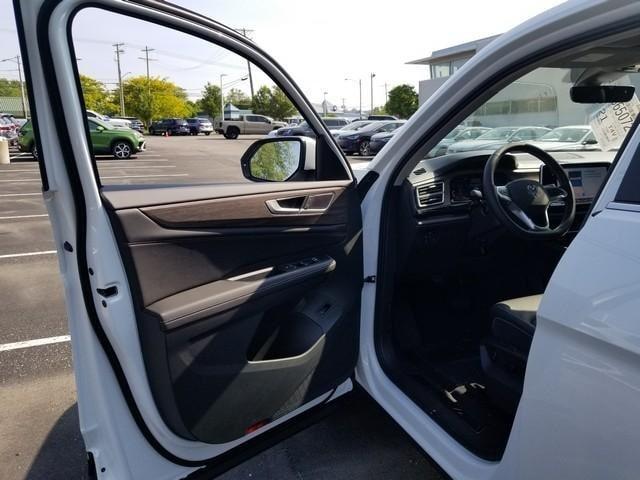 new 2025 Volkswagen Atlas car, priced at $49,738