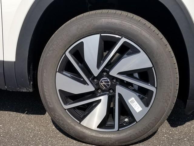 new 2025 Volkswagen Atlas car, priced at $49,738