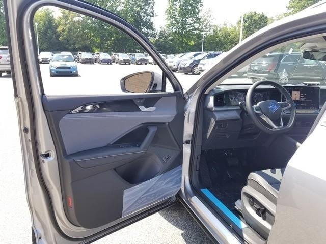 new 2025 Volkswagen Tiguan car, priced at $33,120