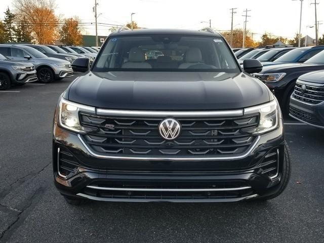 new 2025 Volkswagen Atlas car, priced at $53,822