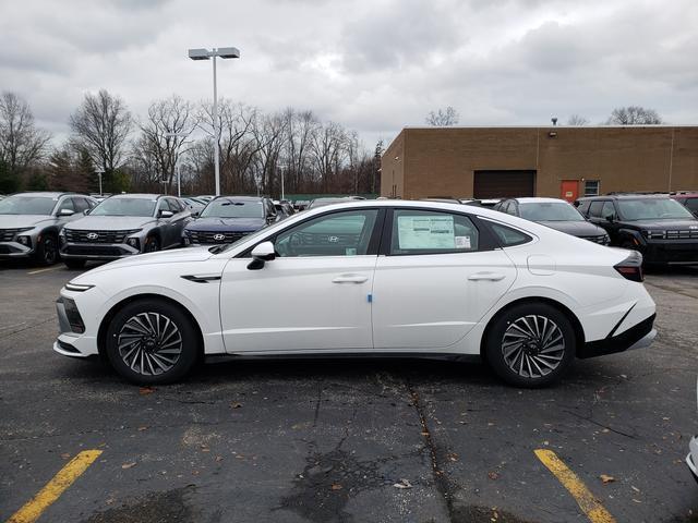 new 2025 Hyundai Sonata Hybrid car, priced at $38,499