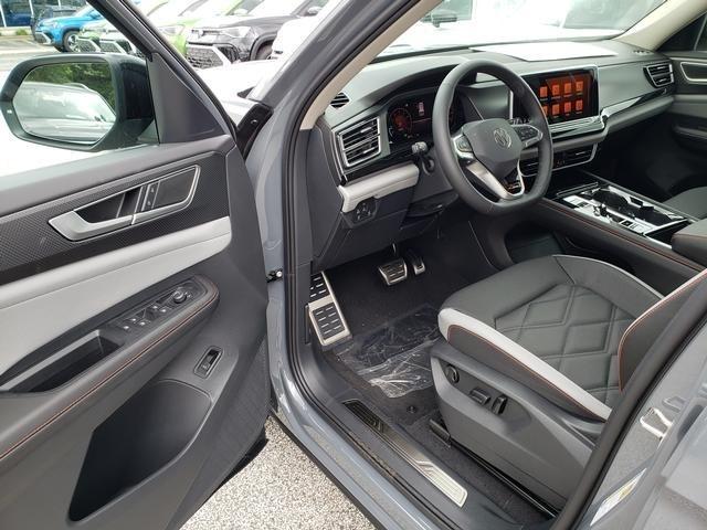 new 2025 Volkswagen Atlas car, priced at $48,978