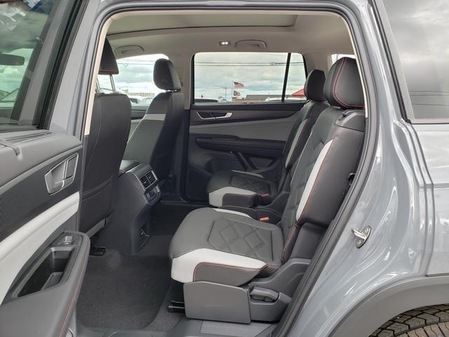 new 2025 Volkswagen Atlas car, priced at $48,978