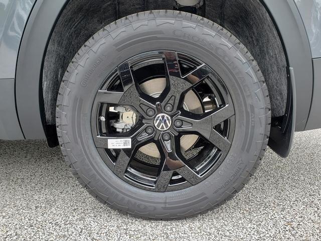 new 2025 Volkswagen Atlas car, priced at $48,978