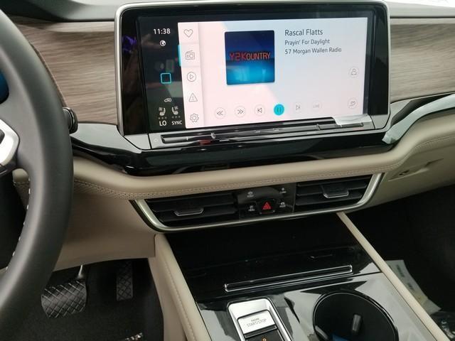new 2025 Volkswagen Atlas car, priced at $49,301
