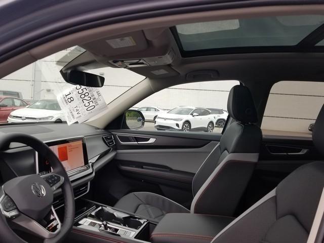 new 2025 Volkswagen Atlas car, priced at $48,380