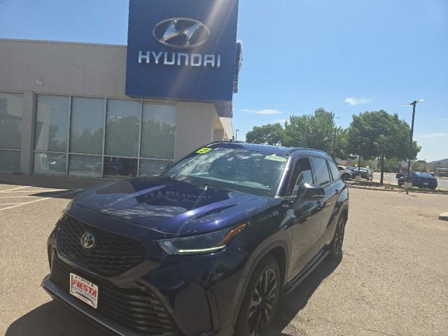 used 2023 Toyota Highlander car, priced at $37,293