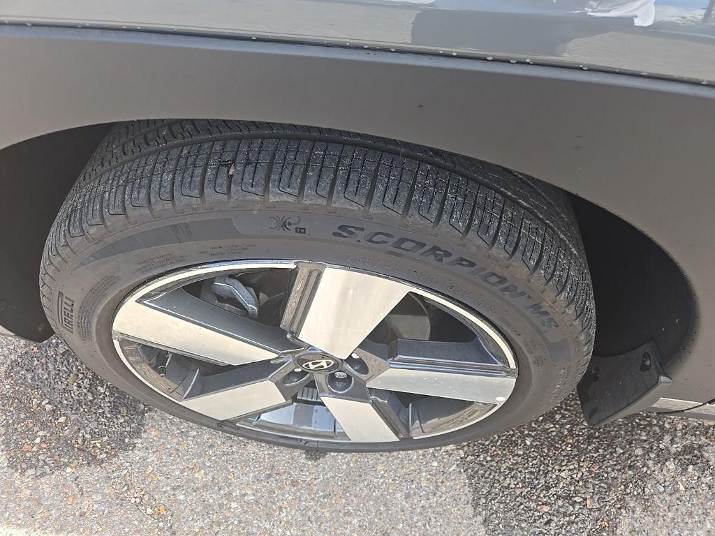 used 2025 Hyundai Santa Fe car, priced at $43,492