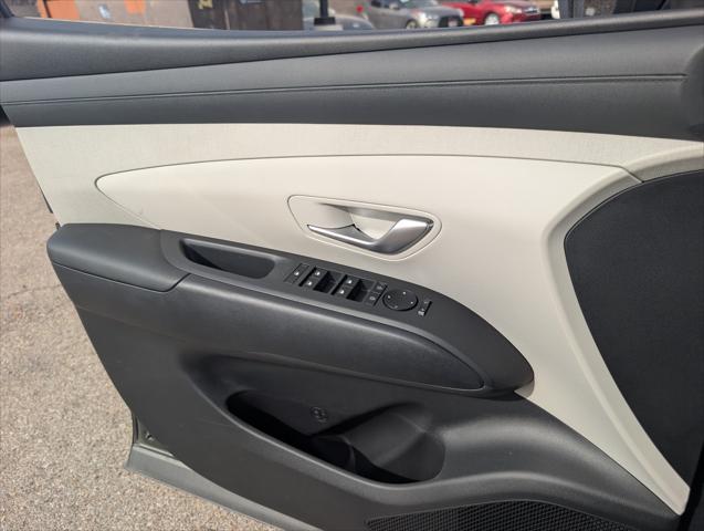 new 2025 Hyundai TUCSON Hybrid car, priced at $37,940