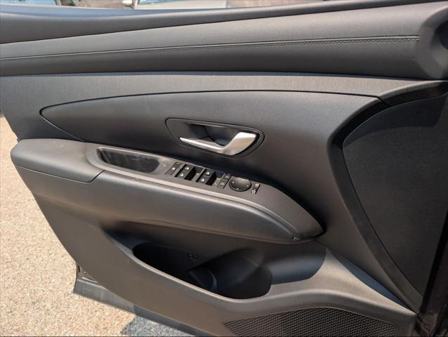 new 2025 Hyundai TUCSON Hybrid car, priced at $38,320
