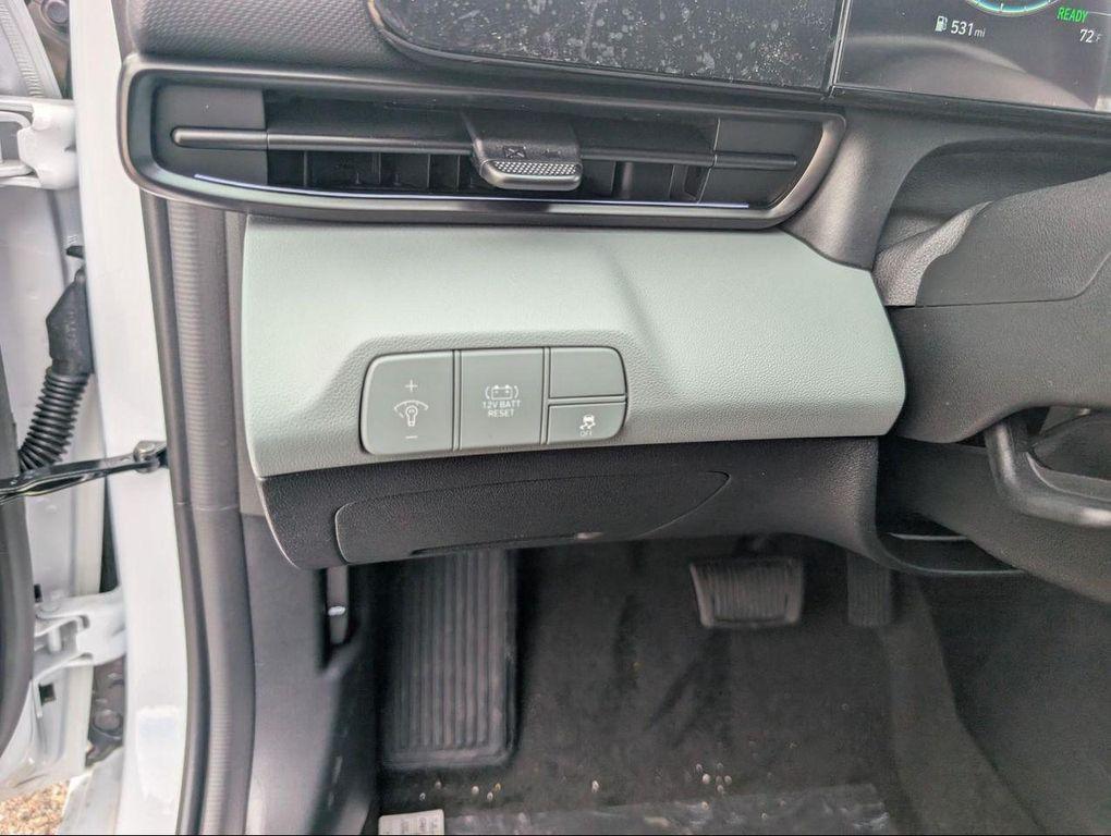 new 2025 Hyundai Elantra car, priced at $31,830