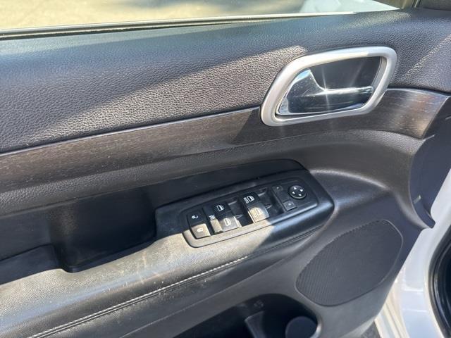 used 2015 Jeep Grand Cherokee car, priced at $13,343