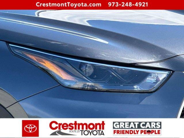 used 2025 Toyota Highlander car, priced at $43,988