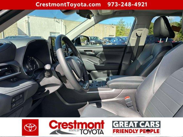 used 2025 Toyota Highlander car, priced at $43,988