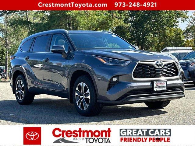 used 2025 Toyota Highlander car, priced at $43,988