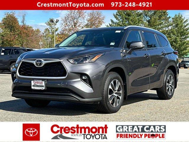 used 2025 Toyota Highlander car, priced at $43,988