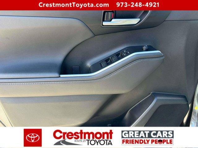 used 2025 Toyota Highlander car, priced at $43,988