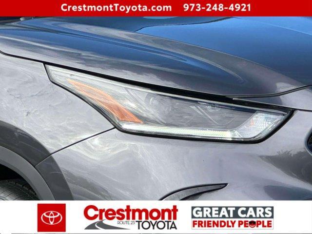 used 2022 Toyota Highlander car, priced at $39,488