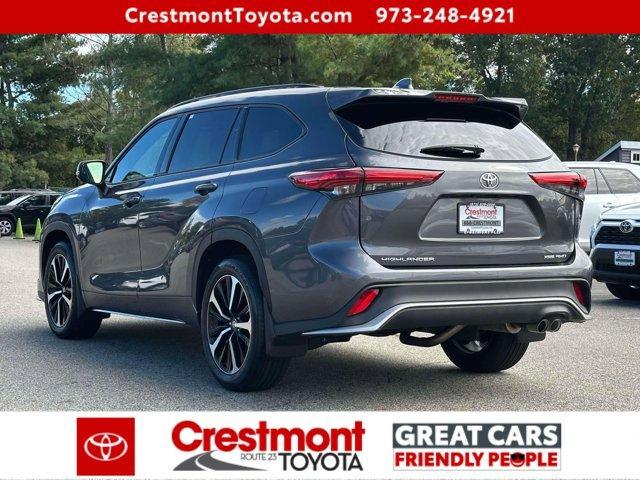 used 2022 Toyota Highlander car, priced at $39,488