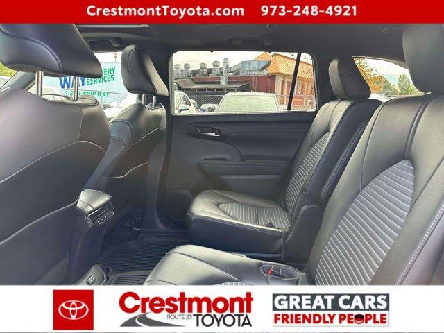 used 2022 Toyota Highlander car, priced at $39,488