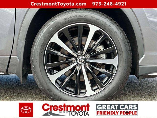 used 2022 Toyota Highlander car, priced at $39,488