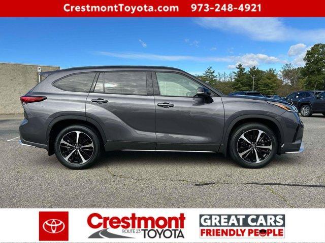 used 2022 Toyota Highlander car, priced at $39,488