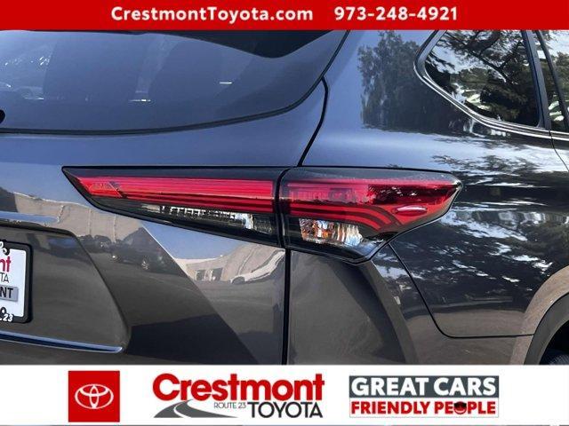 used 2023 Toyota Highlander car, priced at $39,488