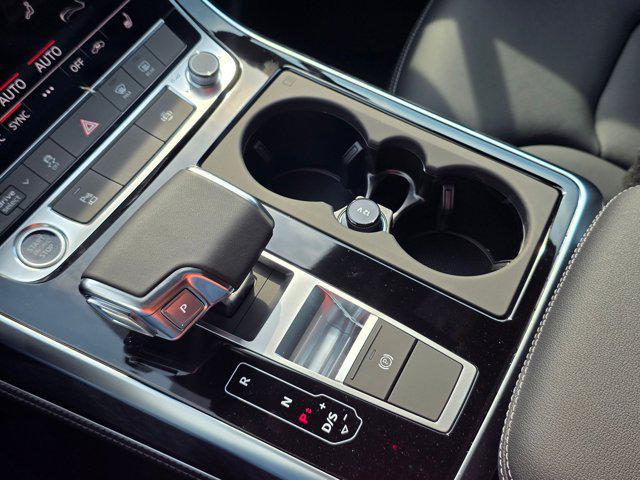 new 2025 Audi Q7 car, priced at $68,870