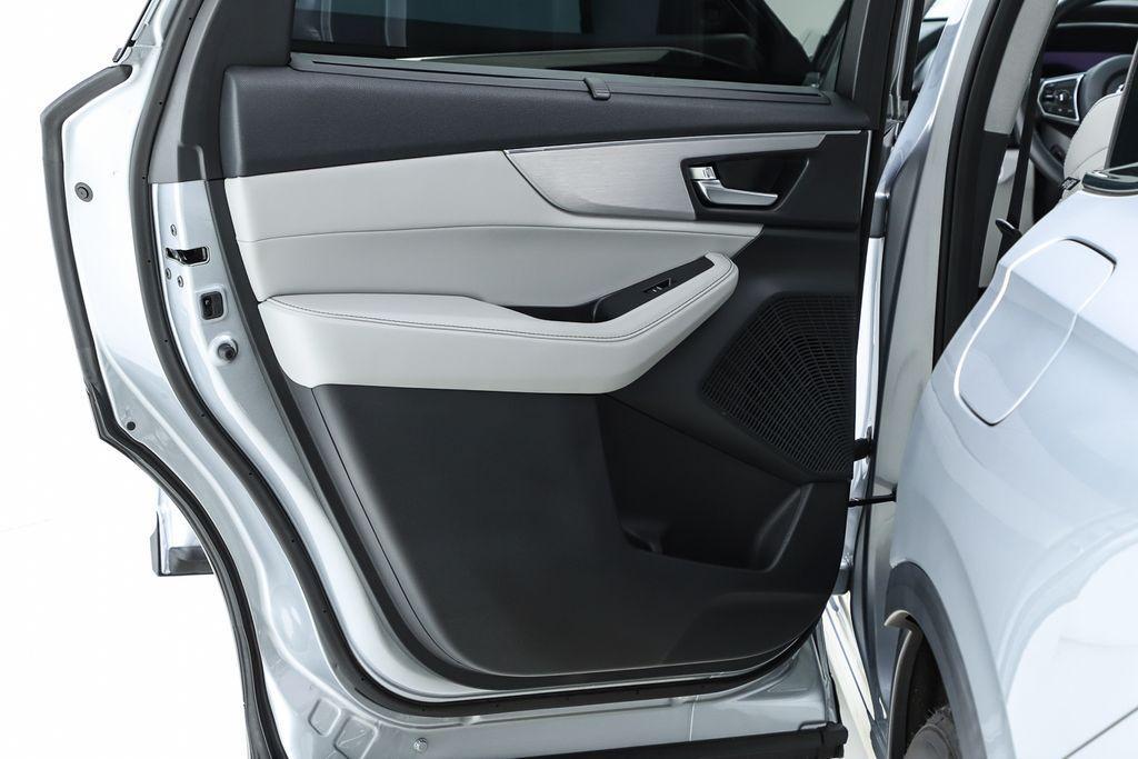 used 2023 Acura MDX car, priced at $44,227
